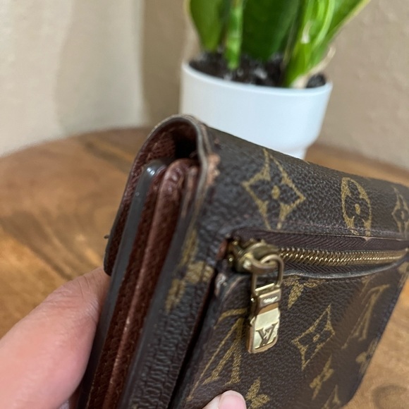 Louis Vuitton Monogram Wallet - Picture 5 of 15